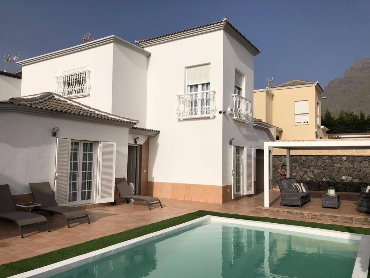 אדחה Villa Vanesa Luxury Private Villa With A Heated Pool, 4 Bedrooms And 4 Bathrooms מראה חיצוני תמונה