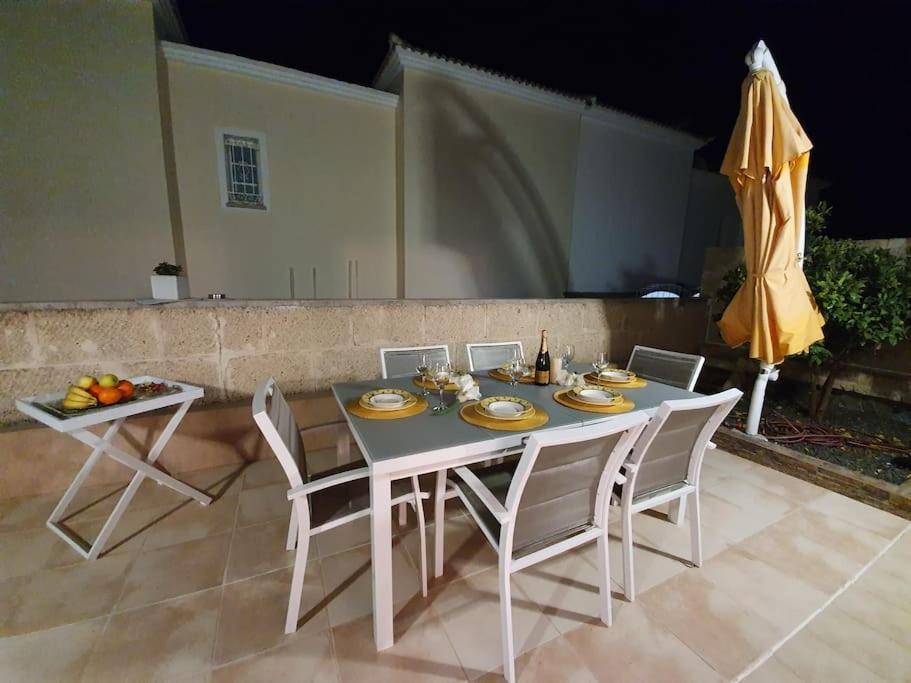 אדחה Villa Vanesa Luxury Private Villa With A Heated Pool, 4 Bedrooms And 4 Bathrooms מראה חיצוני תמונה