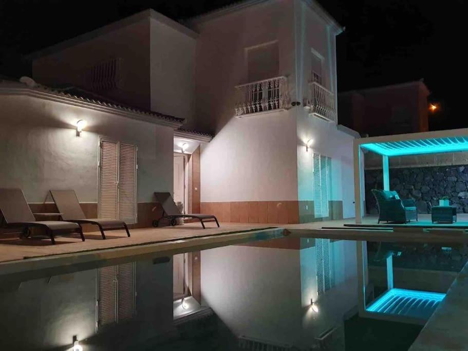אדחה Villa Vanesa Luxury Private Villa With A Heated Pool, 4 Bedrooms And 4 Bathrooms מראה חיצוני תמונה