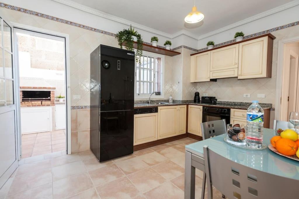 אדחה Villa Vanesa Luxury Private Villa With A Heated Pool, 4 Bedrooms And 4 Bathrooms מראה חיצוני תמונה