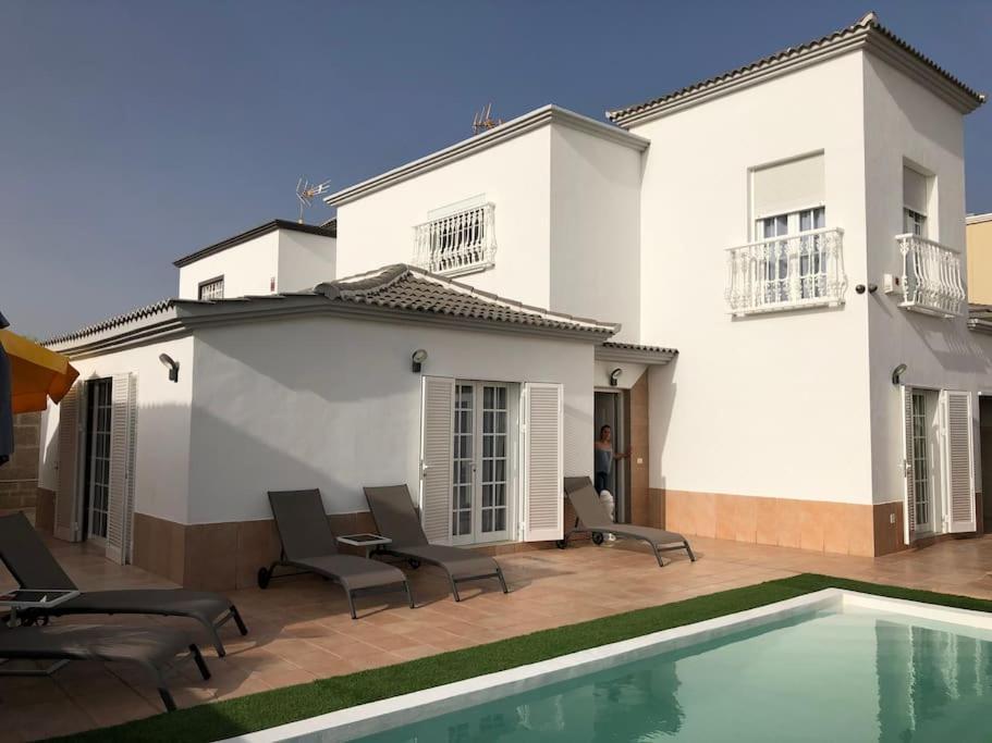 אדחה Villa Vanesa Luxury Private Villa With A Heated Pool, 4 Bedrooms And 4 Bathrooms מראה חיצוני תמונה